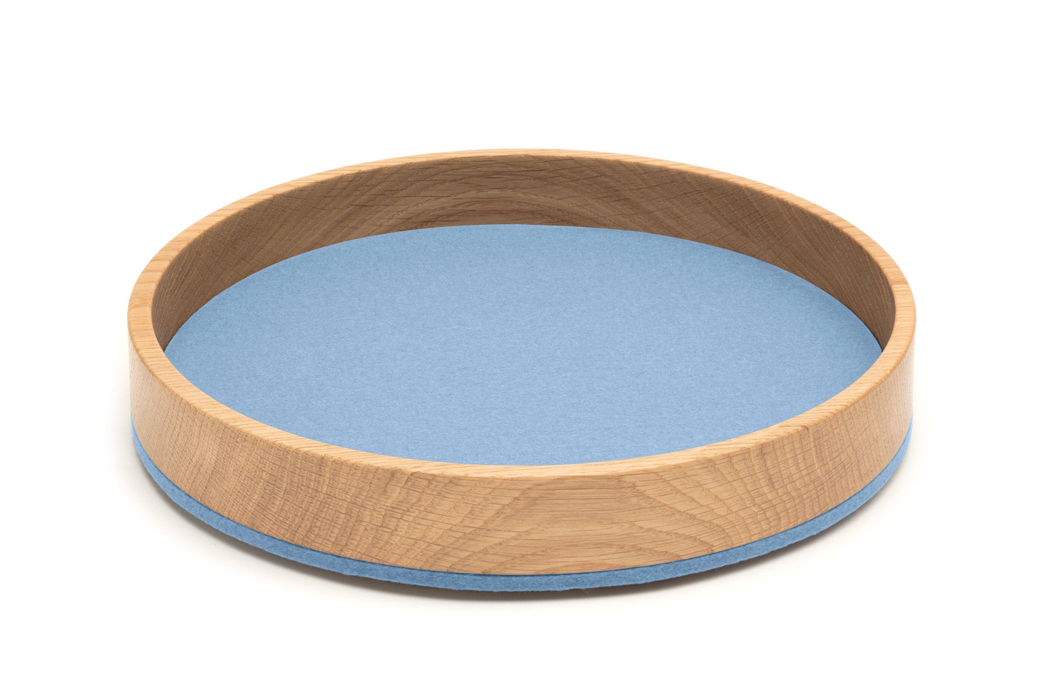 Rundes Tablett Bowl M von Hey-Sign aus Eichenholz und Wollfilz in der Farbe Pastellblau