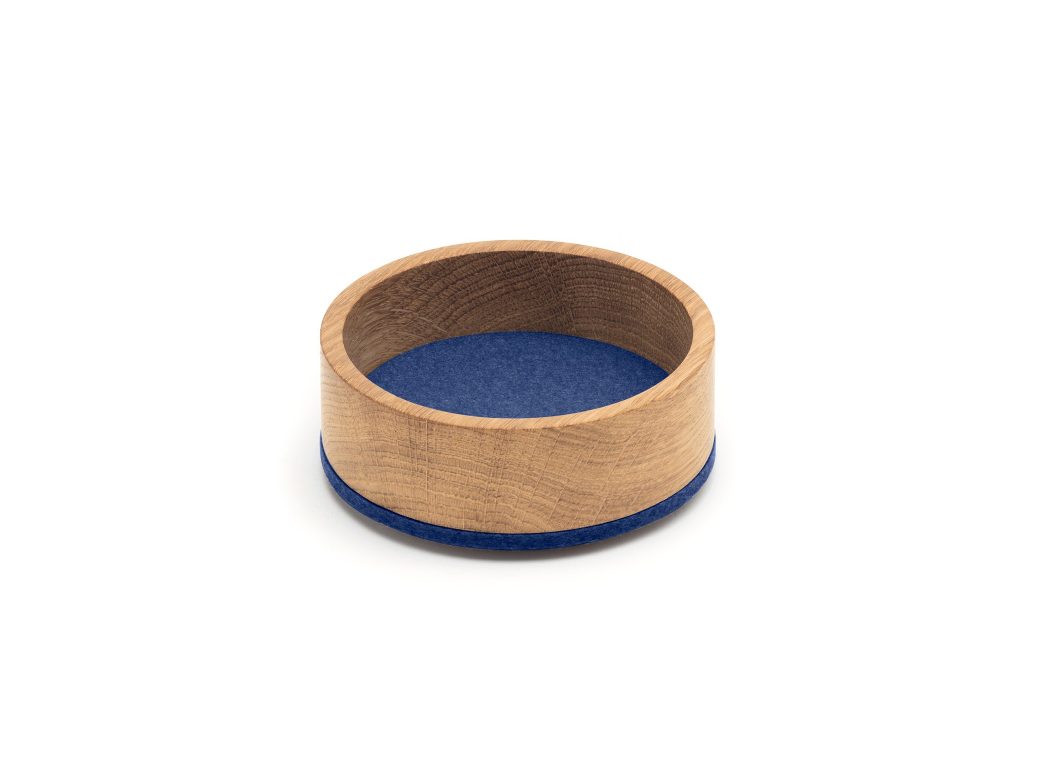 Rundes Tablett Bowl S von Hey-Sign aus Eichenholz und Wollfilz in der Farbe Indigo