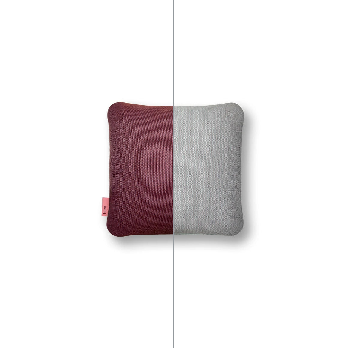 Zweifarbiges quadratisches  Hum Outdoor Kissen Größe M in den Farben Merlot und Kreide